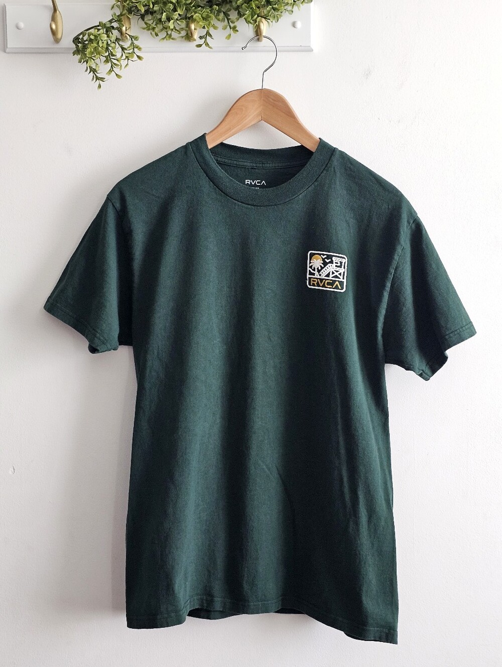 RVCA Lifeguard Beach Graphic T-Shirt Men's Medium Dark Green Cotton Surf Skate